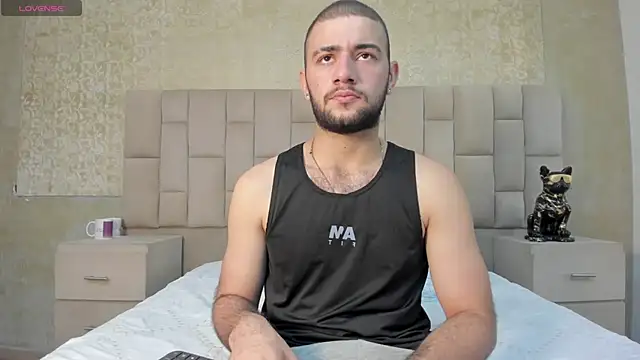 Snapshot of MaximusDick1_ chatting on November 19, 4:12 am MaximusDick1 online show from November 19, 4:12 am