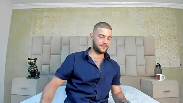 Snapshot of MaximusDick1_ chatting on November 21, 4:00 am MaximusDick1 online show from November 21, 4:00 am