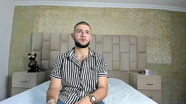 Snapshot of MaximusDick1_ chatting on November 23, 4:45 am MaximusDick1 online show from November 23, 4:45 am