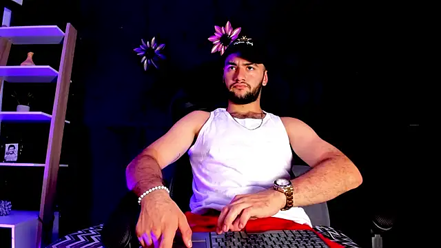 Snapshot of MaximusDick1_ chatting on December 16, 4:28 am MaximusDick1 online show from December 16, 4:28 am