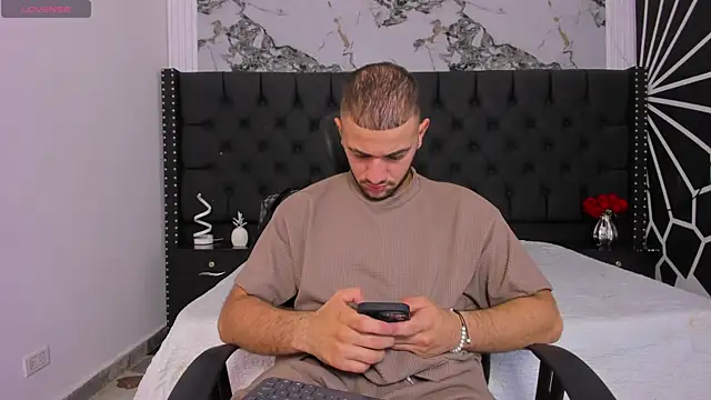 Snapshot of MaximusDick1_ chatting on May 23, 11:58 am MaximusDick1 online show from May 23, 11:58 am