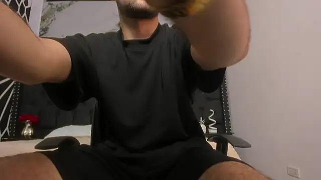 Snapshot of MaximusDick1_ chatting on May 27, 12:02 pm MaximusDick1 online show from May 27, 12:02 pm