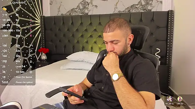 Snapshot of MaximusDick1_ chatting on June 1, 12:51 pm MaximusDick1 online show from June 1, 12:51 pm