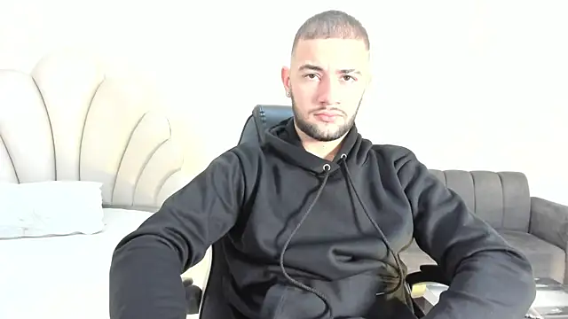 Snapshot of MaximusDick1_ chatting on July 8, 11:37 am MaximusDick1 online show from July 8, 11:37 am
