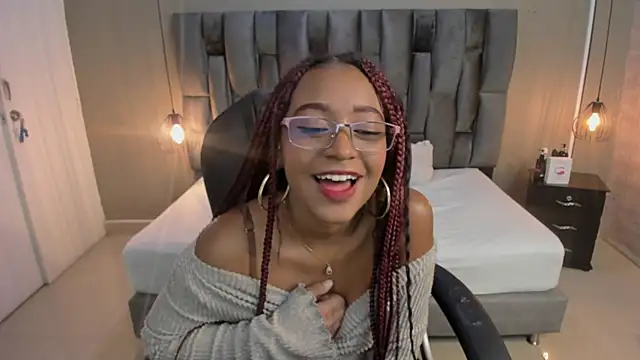 Snapshot of Lorena_Vieira_ chatting on March 12, 11:12 pm Lorena Vieira  online show from March 12, 11:12 pm