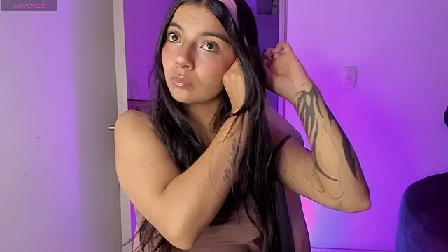 Snapshot of sofi_soft_ chatting on May 22, 2:08 am sofi soft online show from May 22, 2:08 am
