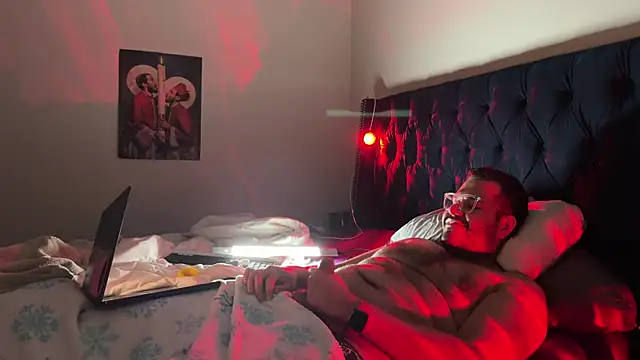 Snapshot of bearcloudcomputa chatting on December 28, 10:47 am bearcloudcomputa online show from December 28, 10:47 am