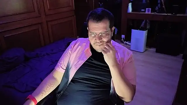 Snapshot of bearcloudcomputa chatting on February 18, 5:03 am bearcloudcomputa online show from February 18, 5:03 am