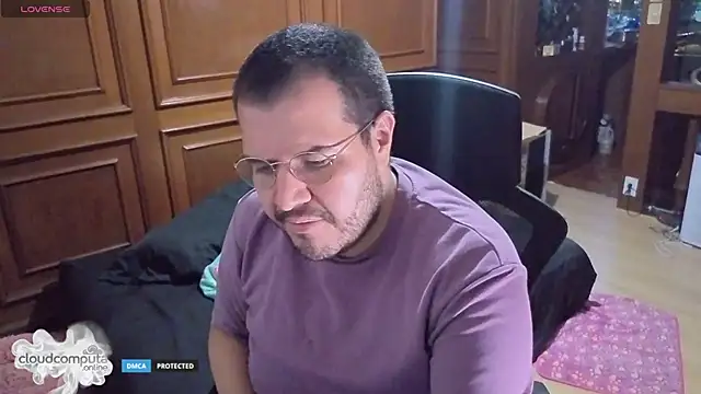 Snapshot of bearcloudcomputa chatting on April 14, 4:18 am bearcloudcomputa online show from April 14, 4:18 am