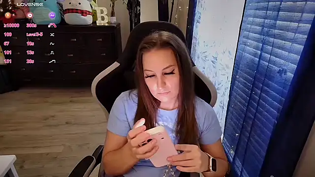 Snapshot of Brooklyn_Bee chatting on November 19, 9:37 pm Brooklyn Bee online show from November 19, 9:37 pm