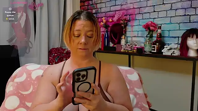 Luna1984 online show from February 10, 7:40 pm