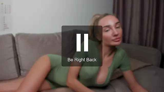 Snapshot of chloewallace chatting on October 4, 9:46 pm chloewallace online show from October 4, 9:46 pm