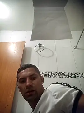 Snapshot of jeremiabello chatting on February 23, 12:41 am jeremiabello online show from February 23, 12:41 am