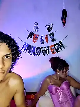 Snapshot of CasalAkira chatting on October 24, 1:35 am CasalAkira online show from October 24, 1:35 am