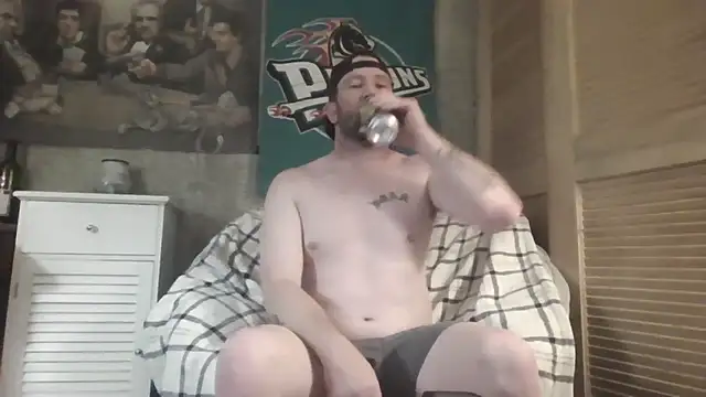 Snapshot of Edward_LongCock chatting on July 14, 6:51 am Edward LongCock online show from July 14, 6:51 am