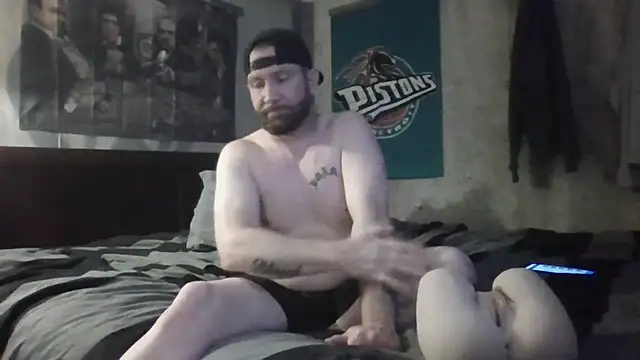 Snapshot of Edward_LongCock chatting on August 6, 6:26 am Edward LongCock online show from August 6, 6:26 am