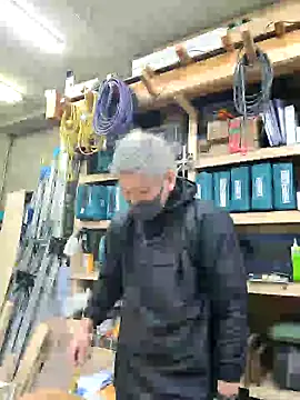 Snapshot of da--------i chatting on February 15, 8:33 am da--------i online show from February 15, 8:33 am