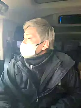 Snapshot of da--------i chatting on February 26, 12:49 am da--------i online show from February 26, 12:49 am