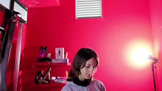 Ambar Roux  online show from February 4, 12:22 pm