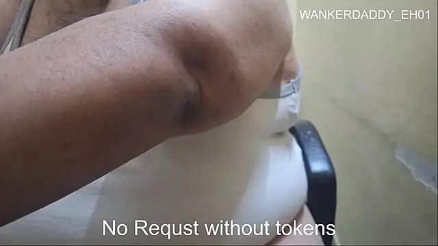 Snapshot of WANKERDADDY_EH01 chatting on December 14, 5:03 pm WANKERDADDY EH01 online show from December 14, 5:03 pm