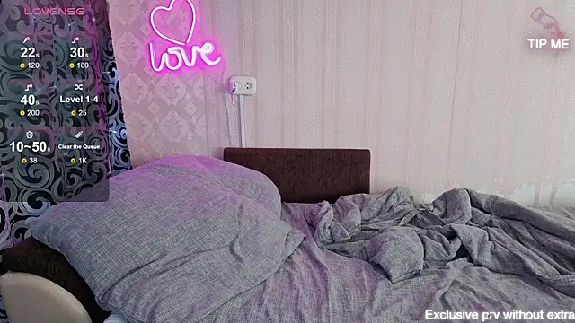 KellyCrystall online show from March 2, 7:15 am