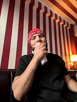 Snapshot of Gasc_1992 chatting on November 13, 8:41 pm Gasc 1992 online show from November 13, 8:41 pm