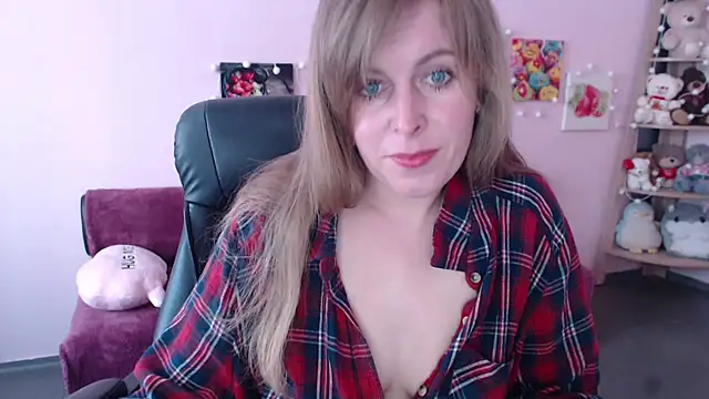 Hot Milady online show from May 4, 7:26 am