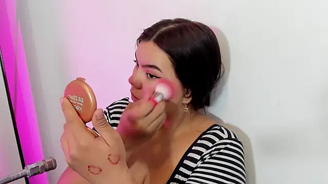 klhoe boobs online show from May 2, 3:33 am