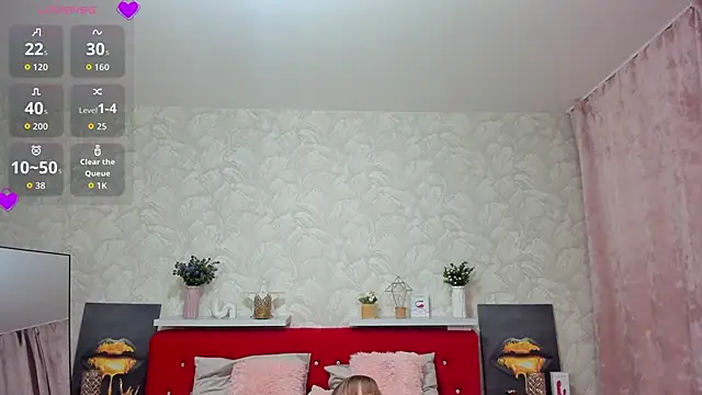 Snapshot of KattyPeachX chatting on May 20, 1:23 am KattyPeachX online show from May 20, 1:23 am