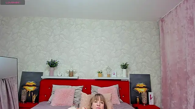 Snapshot of KattyPeachX chatting on June 2, 1:07 am KattyPeachX online show from June 2, 1:07 am