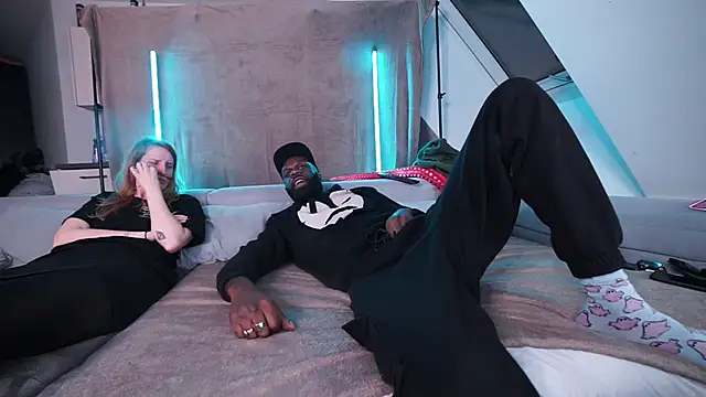 MacTroy online show from December 26, 6:01 pm