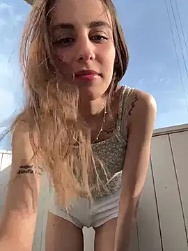 HellPeach online show from March 15, 1:40 pm