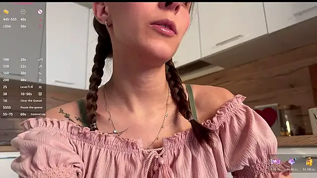 HellPeach online show from December 1, 1:05 pm