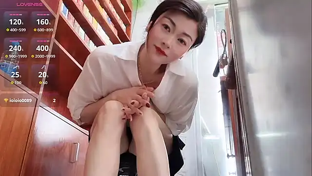 Snapshot of QianF-666 chatting on June 25, 1:49 am QianF-666 online show from June 25, 1:49 am