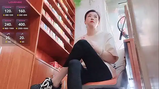 Snapshot of QianF-666 chatting on August 3, 2:10 am QianF-666 online show from August 3, 2:10 am
