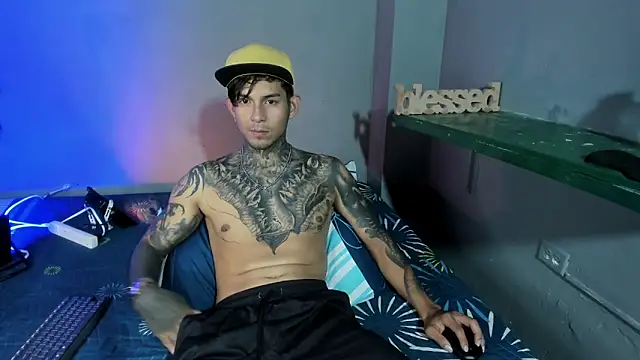 Snapshot of Travistanner_28 chatting on September 15, 10:21 pm Travistanner 28 online show from September 15, 10:21 pm