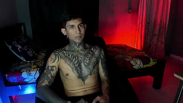 Snapshot of Travistanner_28 chatting on June 14, 1:03 am Travistanner 28 online show from June 14, 1:03 am