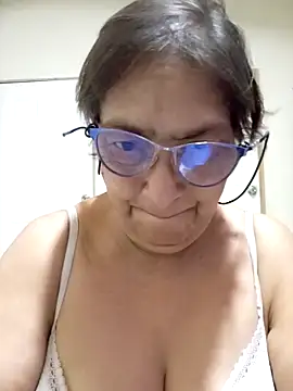 florecita69 online show from October 25, 11:43 pm