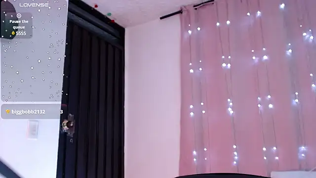 Snapshot of pamela_ chatting on January 16, 5:21 am pamela  online show from January 16, 5:21 am