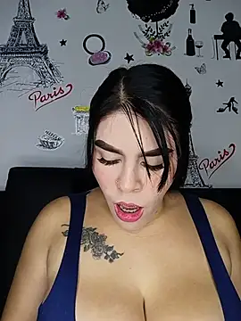Snapshot of BigTits_Kitty chatting on June 8, 11:43 am BigTits Kitty online show from June 8, 11:43 am