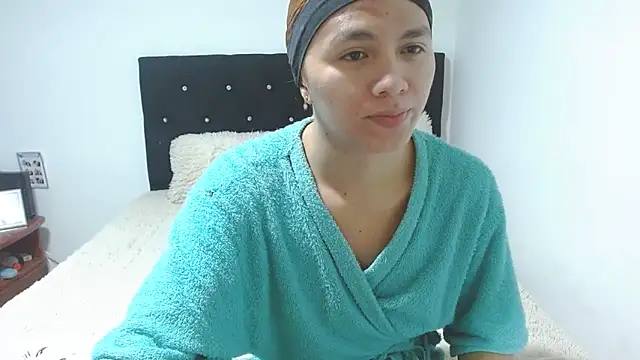 Snapshot of giuliana_andrade chatting on October 25, 12:18 am giuliana andrade online show from October 25, 12:18 am