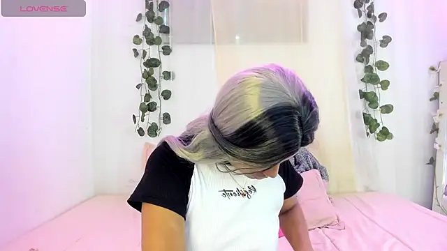 catalina and roger online show from October 11, 8:29 pm