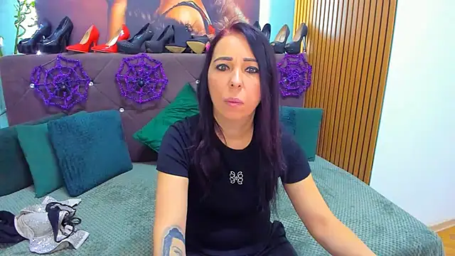 LauraSin online show from October 31, 4:35 am