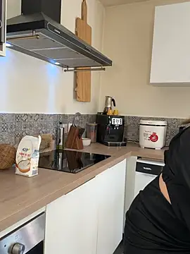 lola tentatiion online show from March 9, 9:35 am