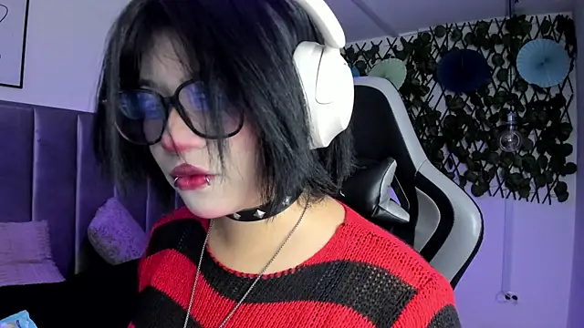 Snapshot of Kitty_Gang chatting on July 28, 12:29 am Kitty Gang online show from July 28, 12:29 am