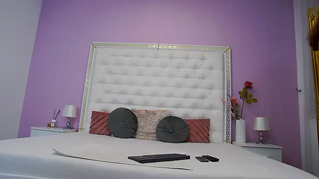 Snapshot of Lenna_Paul chatting on November 6, 5:08 am Lenna Paul online show from November 6, 5:08 am