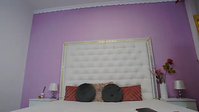 Snapshot of Lenna_Paul chatting on November 19, 4:56 am Lenna Paul online show from November 19, 4:56 am