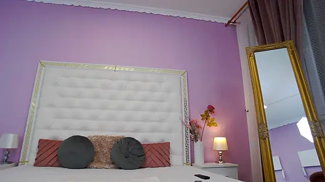 Snapshot of Lenna_Paul chatting on November 21, 4:44 am Lenna Paul online show from November 21, 4:44 am