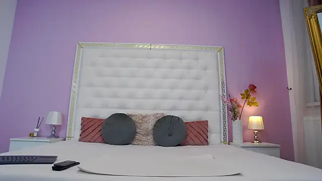 Snapshot of Lenna_Paul chatting on December 4, 4:55 am Lenna Paul online show from December 4, 4:55 am