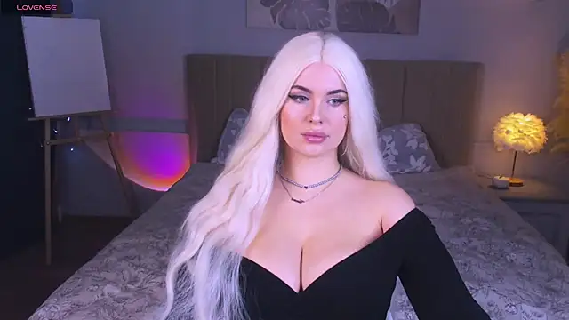 Snapshot of GoddessGlow chatting on December 4, 9:51 am GoddessGlow online show from December 4, 9:51 am